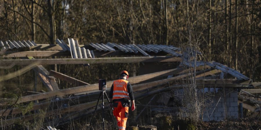 Die Druckwelle einer Explosion auf einem Testgelände für Sprengtechnik auf dem Gemeindegebiet von Illnau-Effretikon im Kanton Zürich verletzte zwei Personen und zerstörte teilweise ...