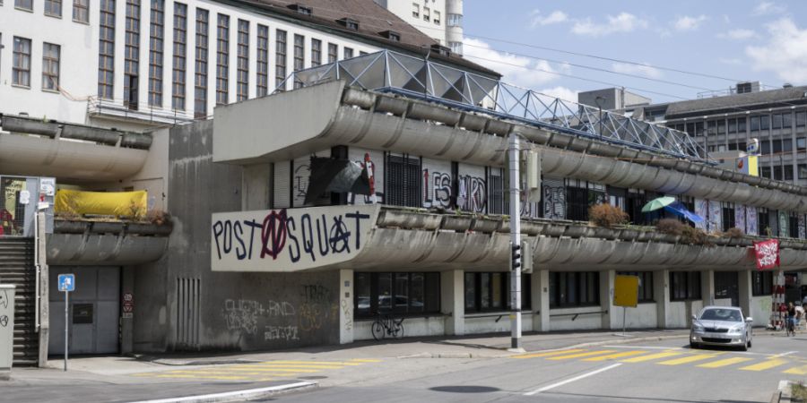 In Zürich sind derzeit acht Häuser und fünf Areale besetzt. Der Stadtrat sieht keinen Grund, diese zu räumen. (Archivbild)
