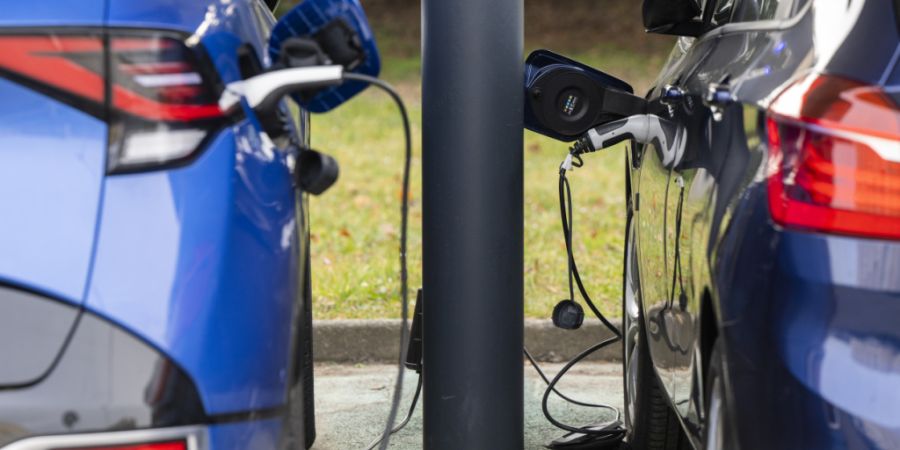 Im vergangenen Jahr kamen die Steckerfahrzeuge auf einen Marktanteil von 34 Prozent bei den Neuzulassungen in der Schweiz. (Archivbild)