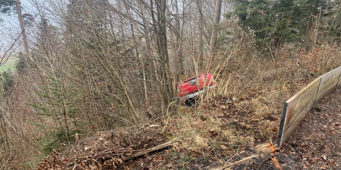 Böschung hinuntergerutsch