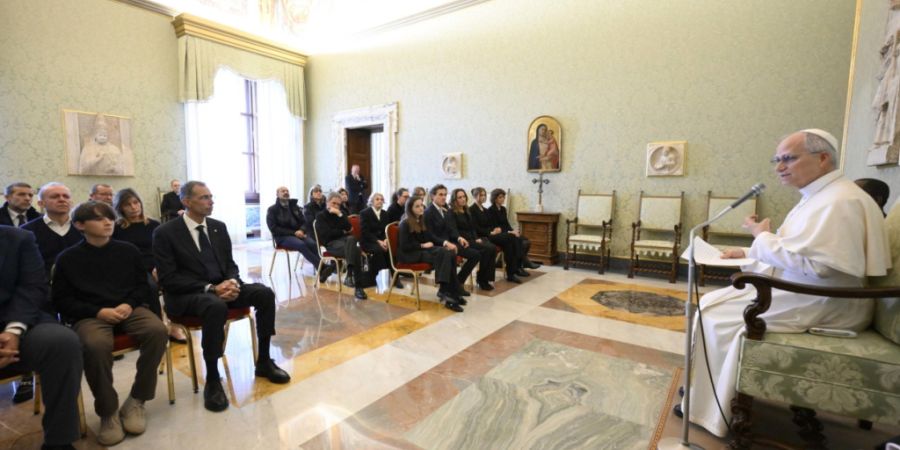 Papst Leo XIV. hat am Donnerstagmittag Familienangehörige der italienischen Opfer des Brandes von Crans-Montana VS im Vatikanpalast empfangen.