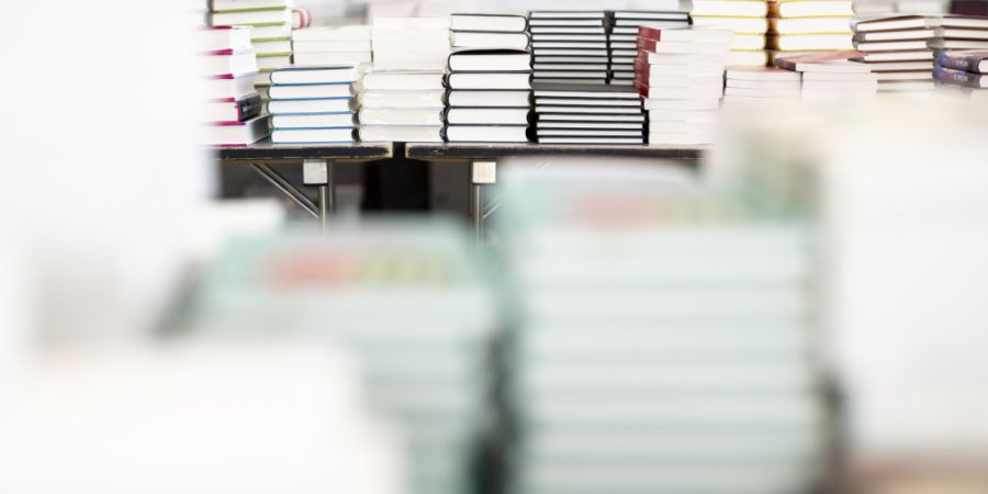 Das Buch hält sich gut: Trotz grosser Medienkonkurrenz geniesse es breite gesellschaftliche Anerkennung, schrieb der SBVV. 2025 erzielte der Deutschschweizer Buchmarkt ein leichtes Ums...