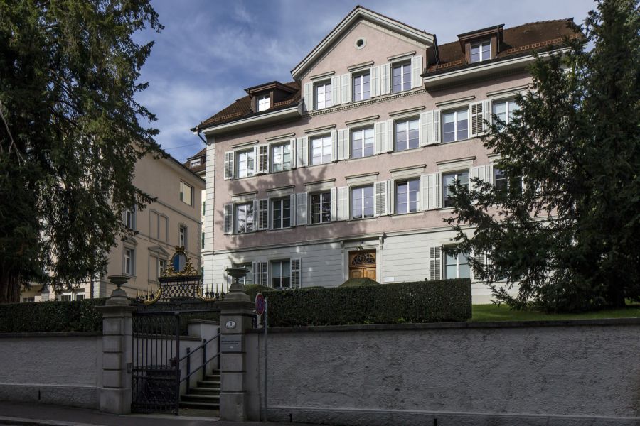 Sollte sich der Angeklagte in den nächsten zwei Jahren nochmals etwas zuschulden kommen lassen, erhält er eine Geldstrafe von 12'000 Franken, entschied das Gericht. (Archivbild)