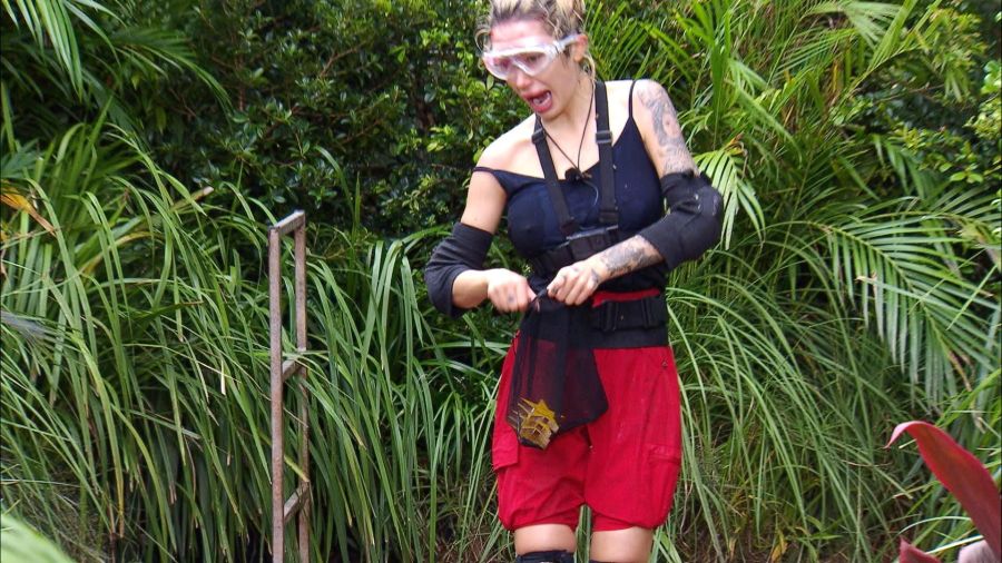 Vier Sterne für Ariel! Sie hat die Prüfung im Dschungelcamp geschafft.