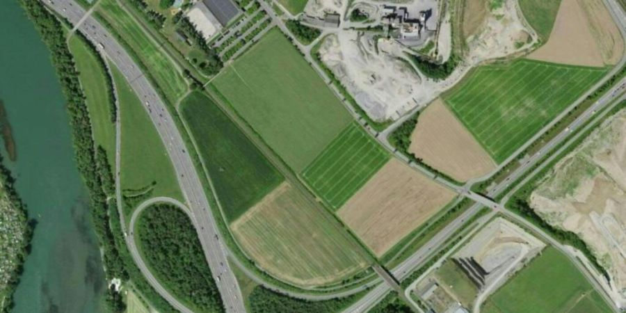 Auf der grünen Wiese in Wettingen AG könnte der Hauptsitz von Hitachi Energy angesiedelt werden. (Archivbild)