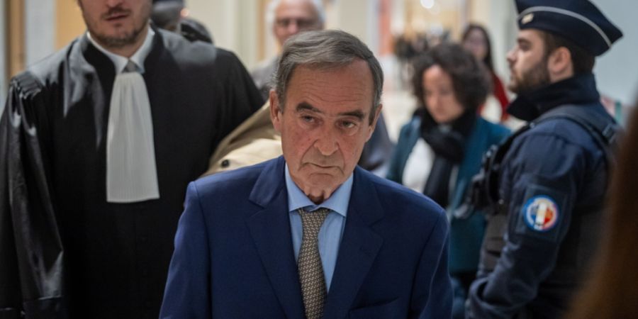 Der Zementkonzern Lafarge wie auch dessen ehemaliger Generaldirektor Bruno Lafont (Bild) und weitere Angeklagte ziehen das Urteildes Pariser Strafgerichts weiter. (Archivbild)