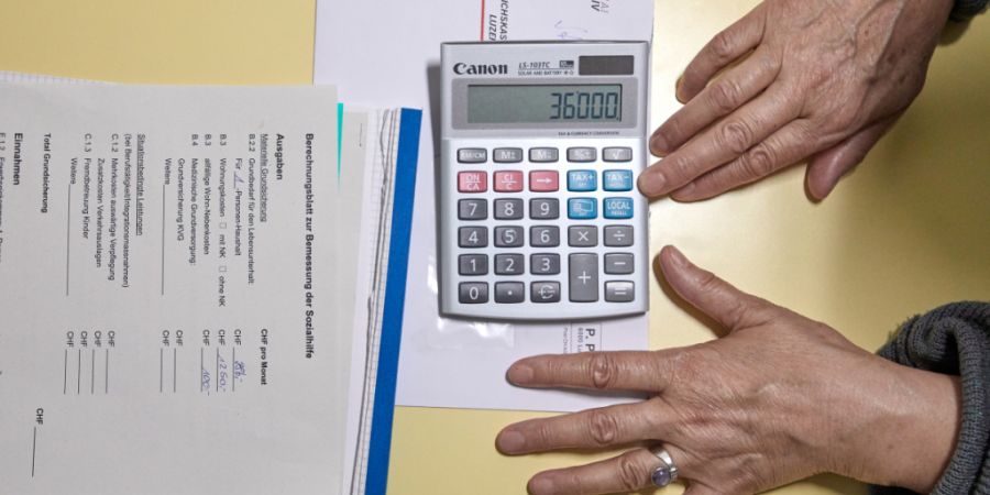 Kinder und Jugendliche sowie Alleinerziehende und Menschen ohne Berufsbildung sind besonders von finanzieller Not betroffen und müssen unterstützt werden. (Symbolbild)