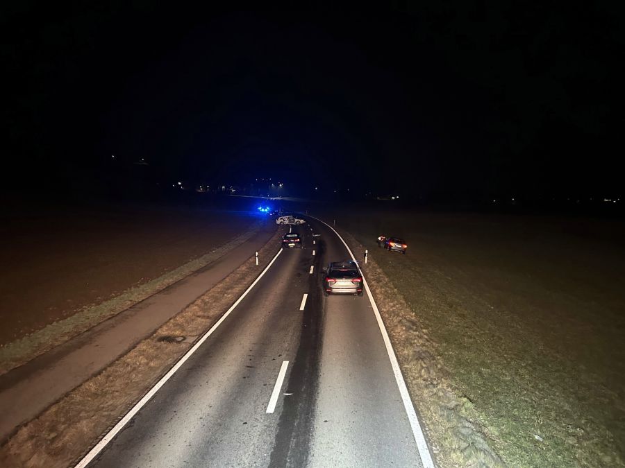 Aufgrund des Unfalls musste die Hauptstrasse gesperrt werden.