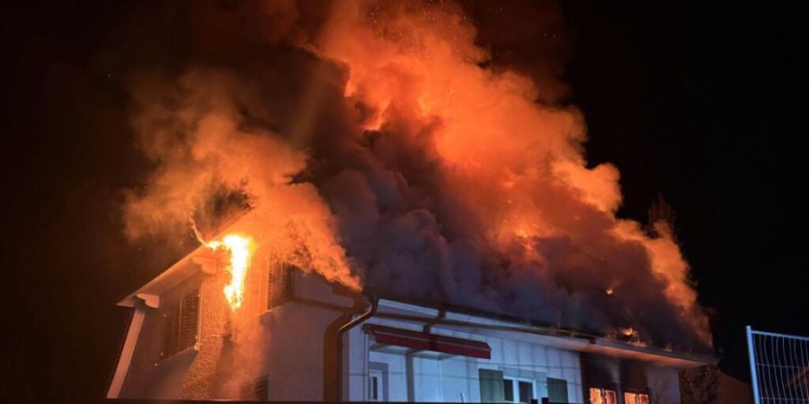 Ein Brand hat in Reinach AG ein leerstehendes Haus zerstört.