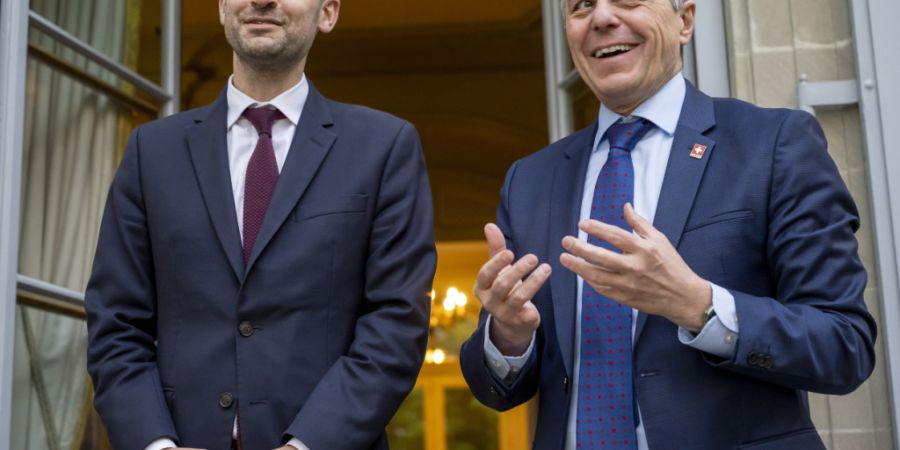 Im Gegensatz zum letzten Gipfel in Evian im Jahr 2003 soll der nächste schon im Juni nicht wieder zu Gewalt in Genf führen. Wie das erreicht werden kann, darüber sprachen Bundesrat I...