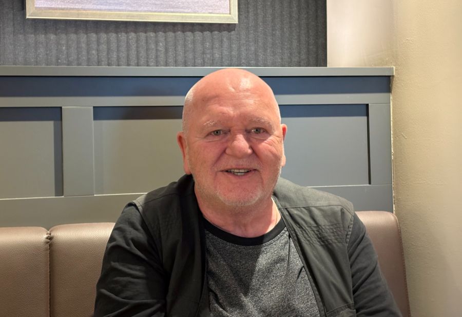 Peter Bruni heute (hier im YB-Stadionrestaurant). Nach seiner Aktivkarriere war Bruni Präsident beim FC Ostermundigen.