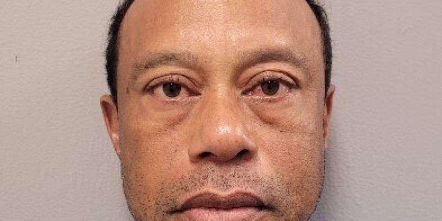Handy am Steuer, Tabletten in der Hosentasche: Nach seinem Unfall in Florida schildert Tiger Woods der Polizei Details - doch einen Urintest lehnt er ab.