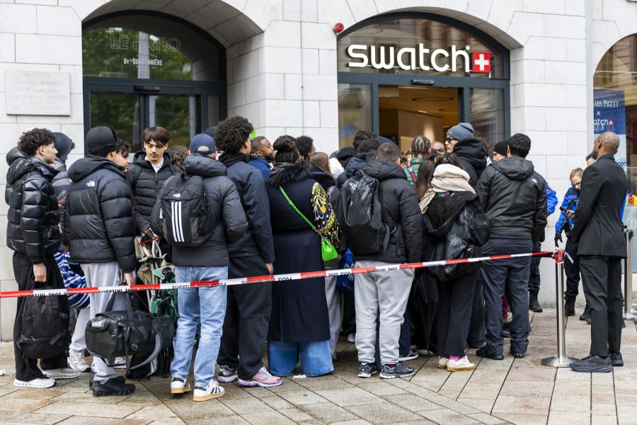 In Genf sollen sogar an die 1000 Personen angestanden haben.