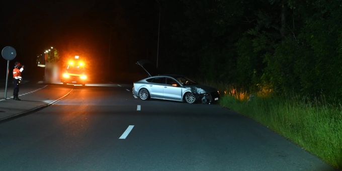 Mit 2,38 Promille - Autofahrer (25) knallt in Buchs SG in Kandelaber