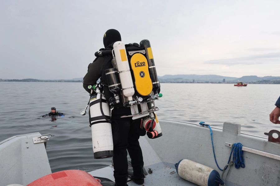 Rettungskräfte auf dem Zugersee.