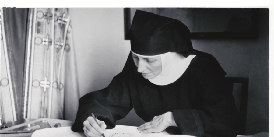 Augustina Flüeler lebte und arbeitete im ehemaligen Kapuzinerinnenkloster in Stans. Ihre Paramente wurden international bekannt.