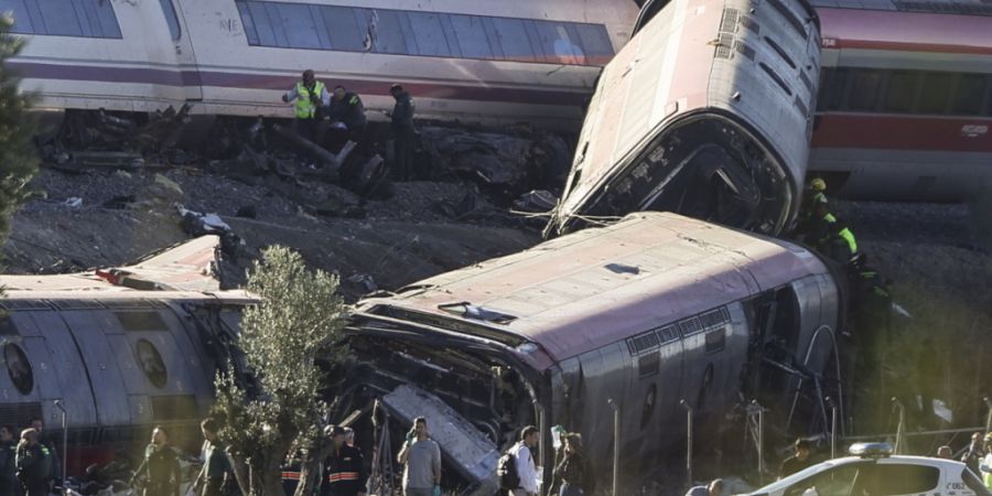 Beim Zugunglück in Spanien sind über 60 Menschen ums Leben gekommen.