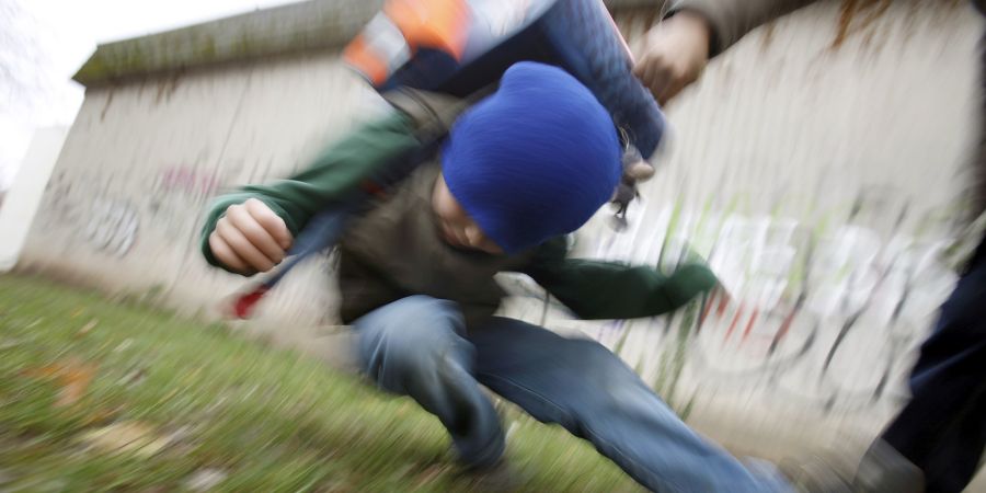 würge mutprobe schüler schulhaus
