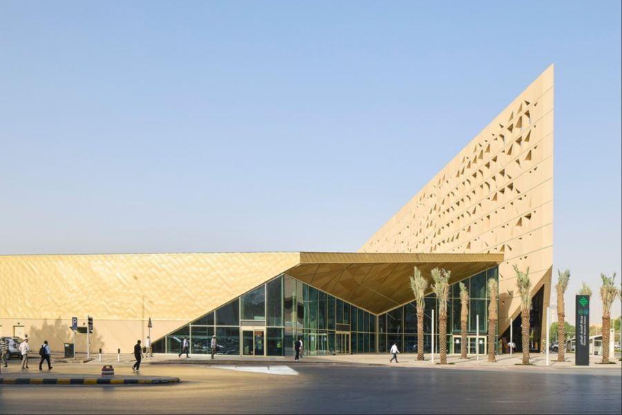Die National Museum Station greift mit ihrer markanten Fassade Elemente der saudischen Baukultur auf. Bild: Hufton+Crow