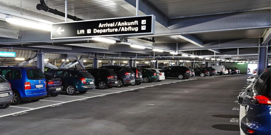 Für Langzeit-Parkierer am Flughafen Zürich variieren die Kosten je nach Saison und Anbieter. Bild: Flughafen Zürich