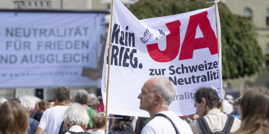 Die Neutralitätsinitiative scheiterte national klar. Auch in Graubünden lehnten die meisten Gemeinden die Initiative ab - ausser in Südbünden. (Symbolbild)