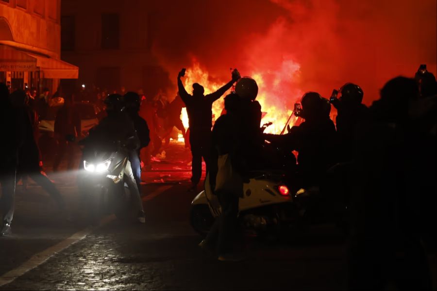 In Frankreich kam es vergangenes Wochenende zu grossen Protesten, die vielerorts eskalierten.