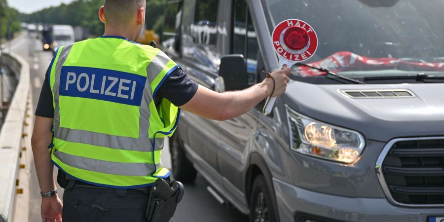 Frankreich-Reisende müssen sich auf Krontollen an der Grenze einstellen. (Symbolbild)