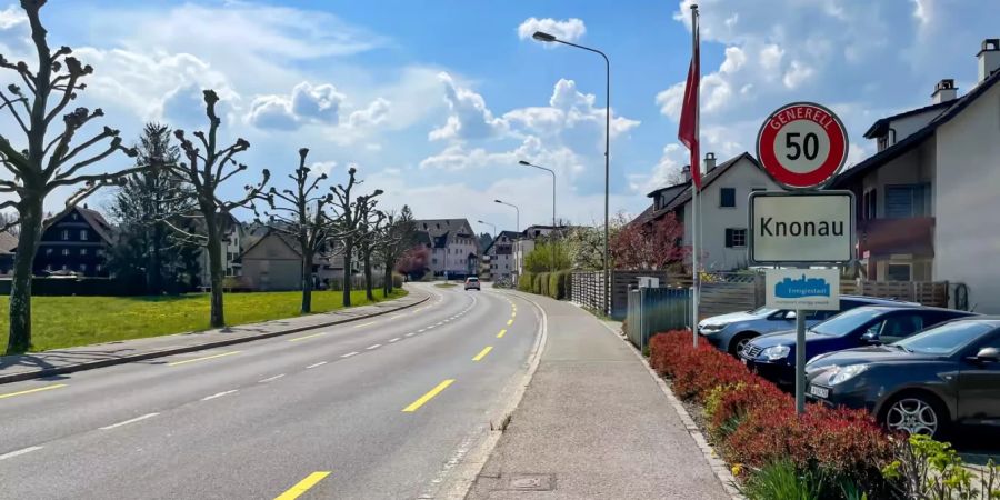 Dies an einem Tatort nach einem Tötungsdelikt in Knonau ZH.