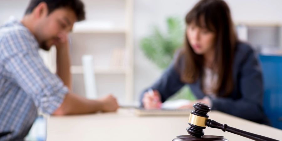 Eine rechtliche Beratung durch spezialisierte Anwälte ist bei einem Scheidungswunsch empfehlenswert.