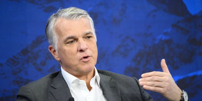 «Anmassend» - Selbst FDP-Chef Burkart stört sich an Ermottis UBS-Lohn