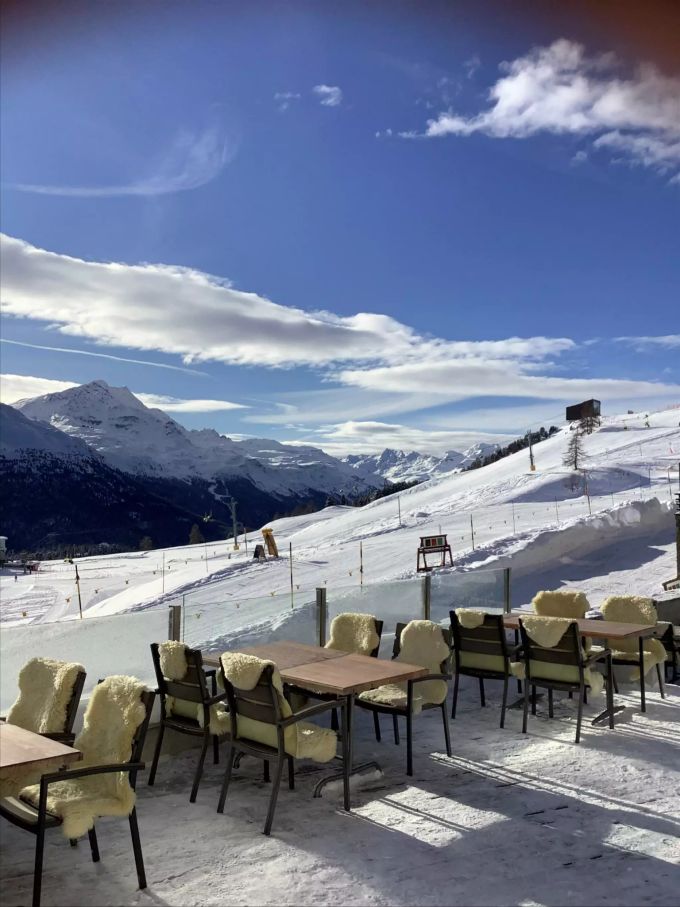 Die Terrasse darf im Bündnerland voll bestuhlt sein. trüffel