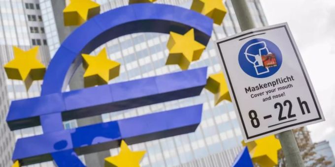 Bei den Zinsen hat die EZB wenig Spielraum. Der Leitzins im Euroraum liegt seit viereinhalb Jahren auf dem Rekordtief von null Prozent. EZB