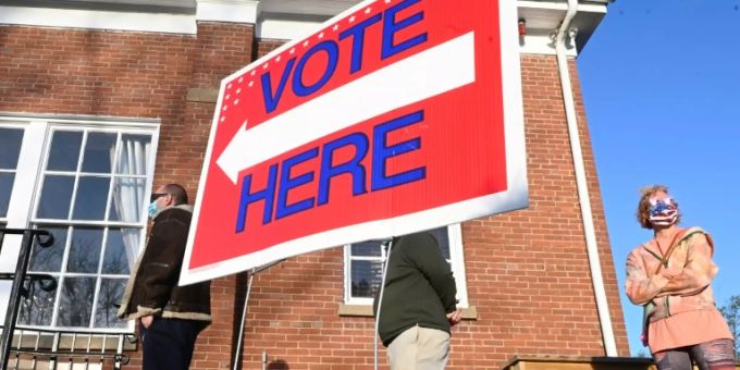 In den USA - Russe wegen Beeinflussung von Wahlen angeklagt