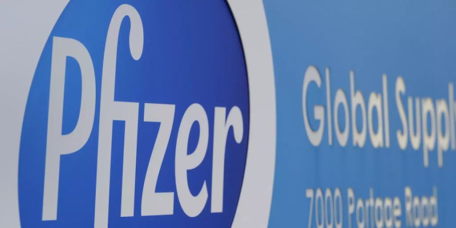 ARCHIV - Pfizer rechnet mit einer Einschränkung der Corona-Impfstofflieferungen in Europa in den kommenden Wochen. Foto: Paul Sancya/AP/dpa