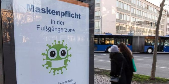 «Maskenpflicht in der Fussgängerzone»: Der Lockdown schränkt das öffentliche Leben in Deutschland empfindlich ein. Foto: Silas Stein/dpa «Maskenpflicht in der Fussgängerzone»: Der Lockdown schränkt das öffentliche Leben in Deutschland empfindlich ein. Foto: Silas Stein/dpa