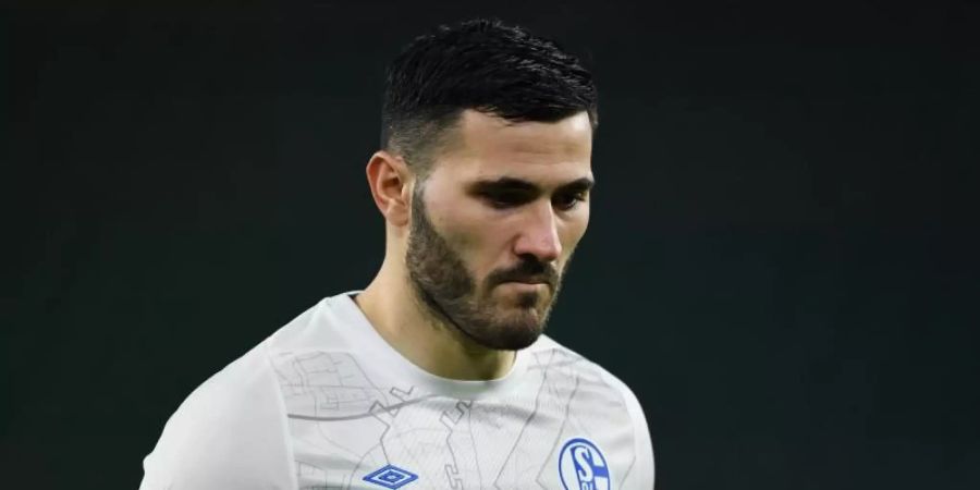 Versucht mit Schalke noch den Abstieg abzuwenden: Sead Kolasinac. Foto: Swen Pförtner/dpa