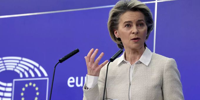 Ursula von der Leyen, Präsidentin der Europäischen Kommission, spricht während einer Pressekonferenz im Gebäude des Europäischen Parlaments. Foto: Olivier Matthys/AP/dpa Ursula von der Leyen, Präsidentin der Europäischen Kommission, spricht während einer Pressekonferenz im Gebäude des Europäischen Parlaments. Foto: Olivier Matthys/AP/dpa