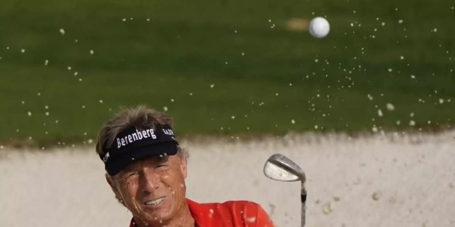 Bernhard Langer schaffte beim Masters als ältester Spieler der Turniergeschichte den Cut. Foto: Chris Carlson/AP/dpa