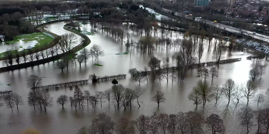 Sturm grossbritannien manchester überflutet