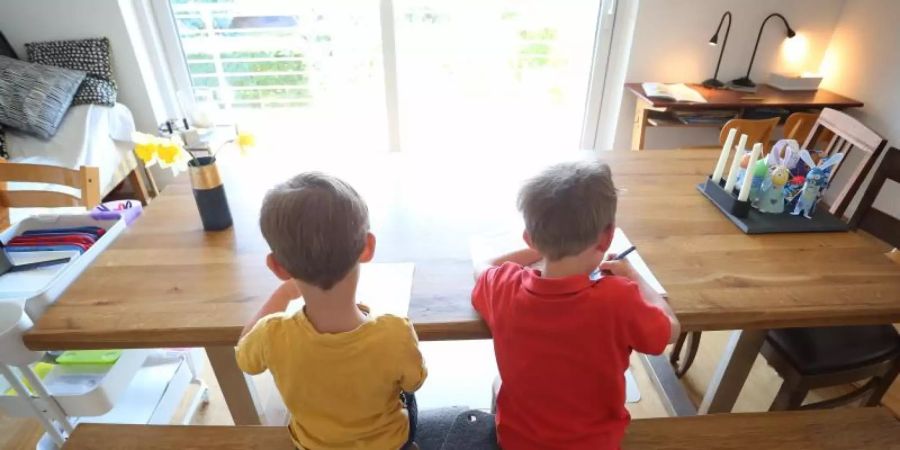Wie gut Kinder mit dem Lockdown zurechtkommen, hängt von der Persönlichkeit des einzelnen, vom Alter und vom Umfeld ab. Foto: Karl-Josef Hildenbrand/dpa