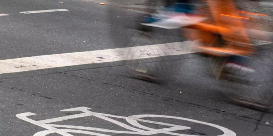 Die Bundesregierung will den Ausbau von Radwegen massiv fördern. Foto: Lennart Stock/dpa