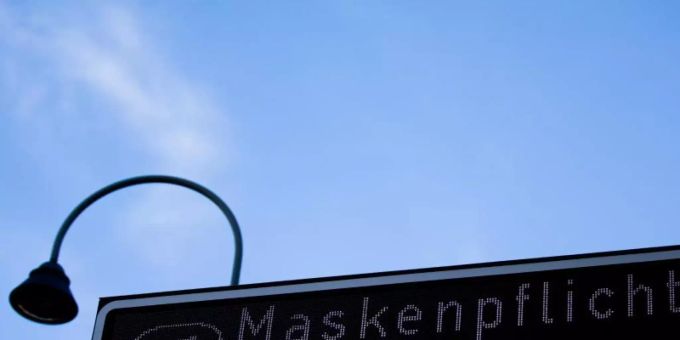 Ein Schild weist auf die Maskenpflicht hin. Foto: Rolf Vennenbernd/dpa/Symbolbild Ein Schild weist auf die Maskenpflicht hin. Foto: Rolf Vennenbernd/dpa/Symbolbild