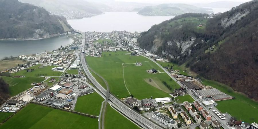 Der Bundesrat will den Grundsatz der Trennung von Baugebiet und Nichtbaugebiet stärken. Er stellt der Landschaftsinitiative einen indirekten Gegenvorschlag gegenüber. (Themenbild)