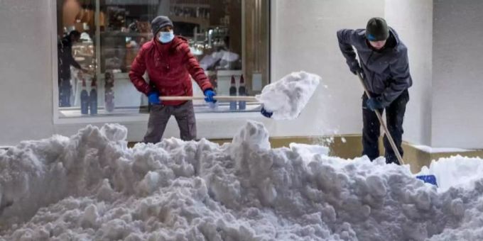 Zu viel Schnee in St. Moritz. Sankt Moritz