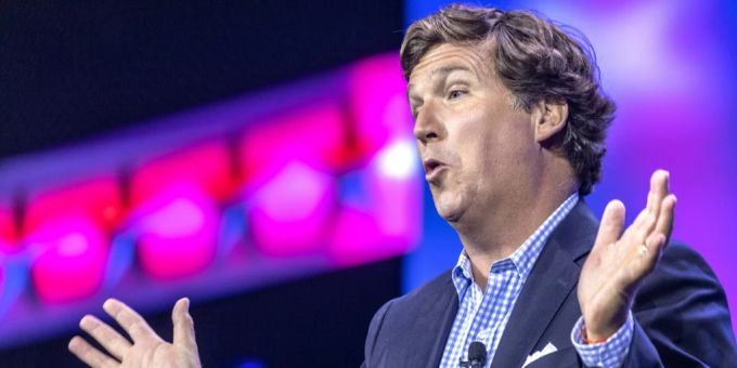Tucker Carlson - Umstrittener Moderator plant Putin-Interview