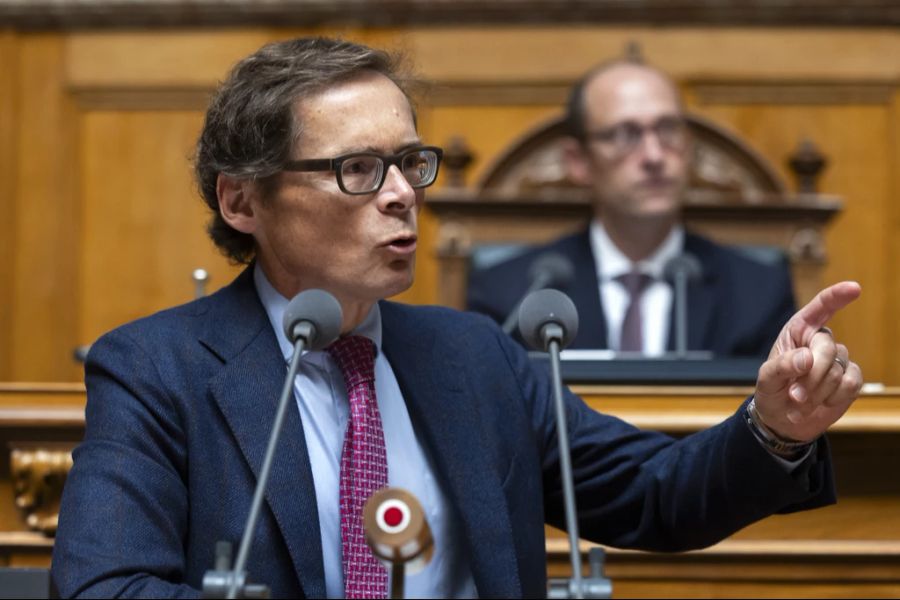 Alt-SVP-Nationalrat Roger Köppel beispielsweise fehlte oft an Sitzungstagen des Parlaments: Stellenweise hat er rund ein Viertel der Abstimmungen verpasst. (Archivbild)