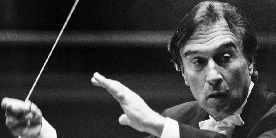 Claudio Abbado dirigiert