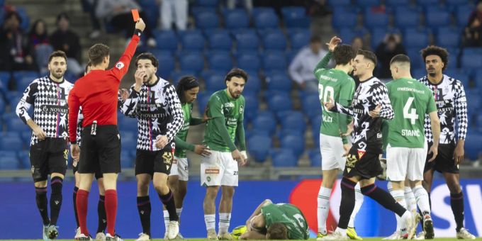 Der FC Basel kassiert gegen den FC St.Gallen einmal mehr einen Platzverweis. FC Basel