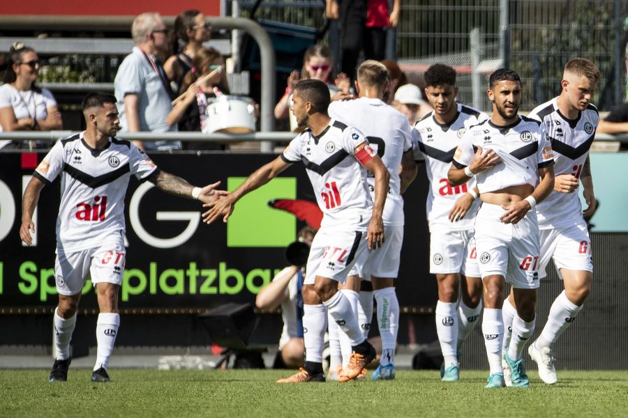 Die Spieler des FC Lugano jubeln nach dem Treffer zum 2:1.