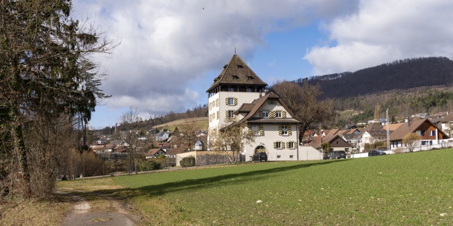 Das Schloss Auenstein entstand durch den Umbau einer mittelalterlichen Burg.